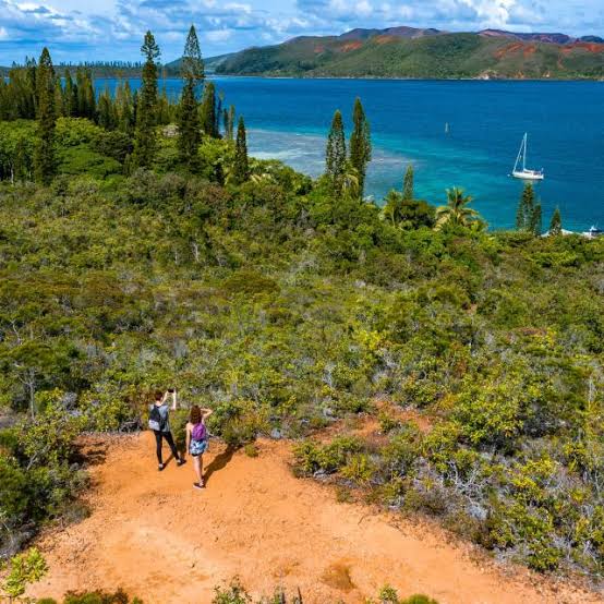 Randonneurs vers le lagon — Nouvelle-Calédonie